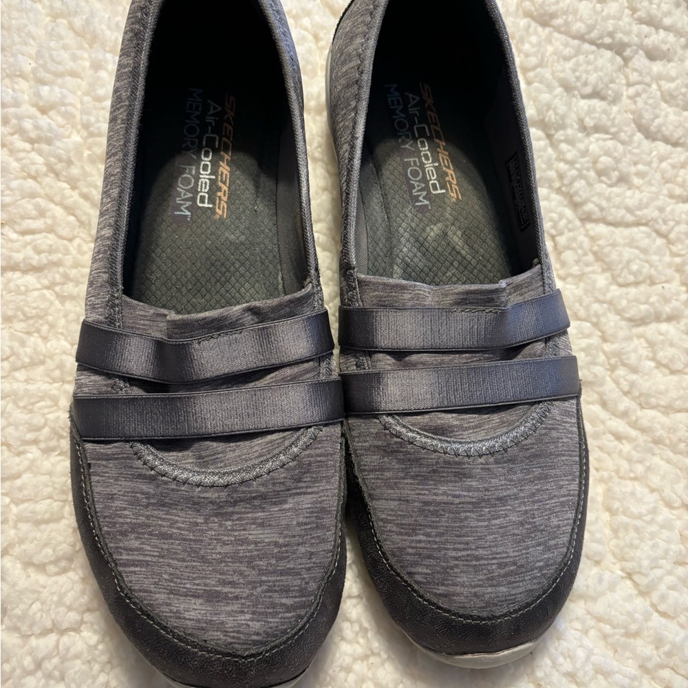 Women’s size 11 Sketcher slip in sneakers
